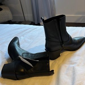 Boots low heels (5 cm) NEW. Never worn MANGO real sustainable leather. BLACK